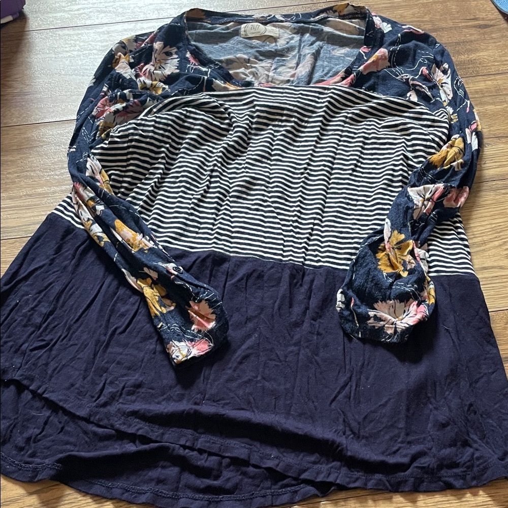 Floral and Striped Navy Women's Top (Bin L)